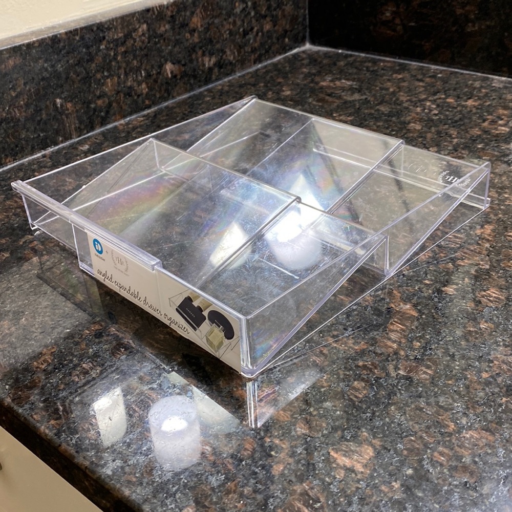 Angled expandable drawer organizer